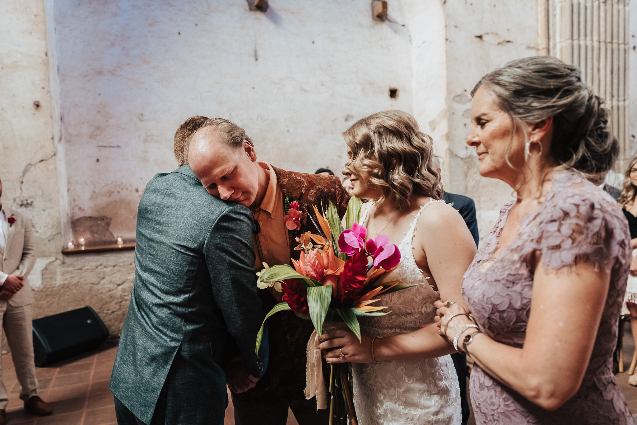 Captivating moments captured by a talented Guatemala wedding photographer